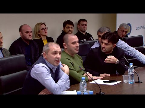 ანგარიშსწორება კრიტიკის გამო - თბილისის საკრებულოს დეპუტატს კოლეგებმა სცემეს